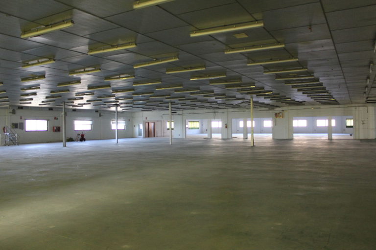 Interior planta baja nave 8.000 mts
