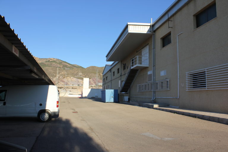 Lateral nave 8.000 mts y parcela